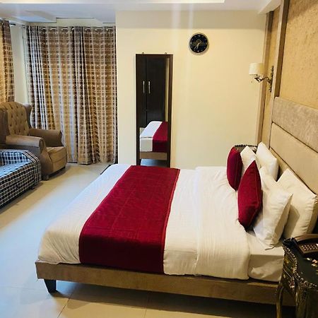 Manila Heights Hotel Naran Eksteriør billede