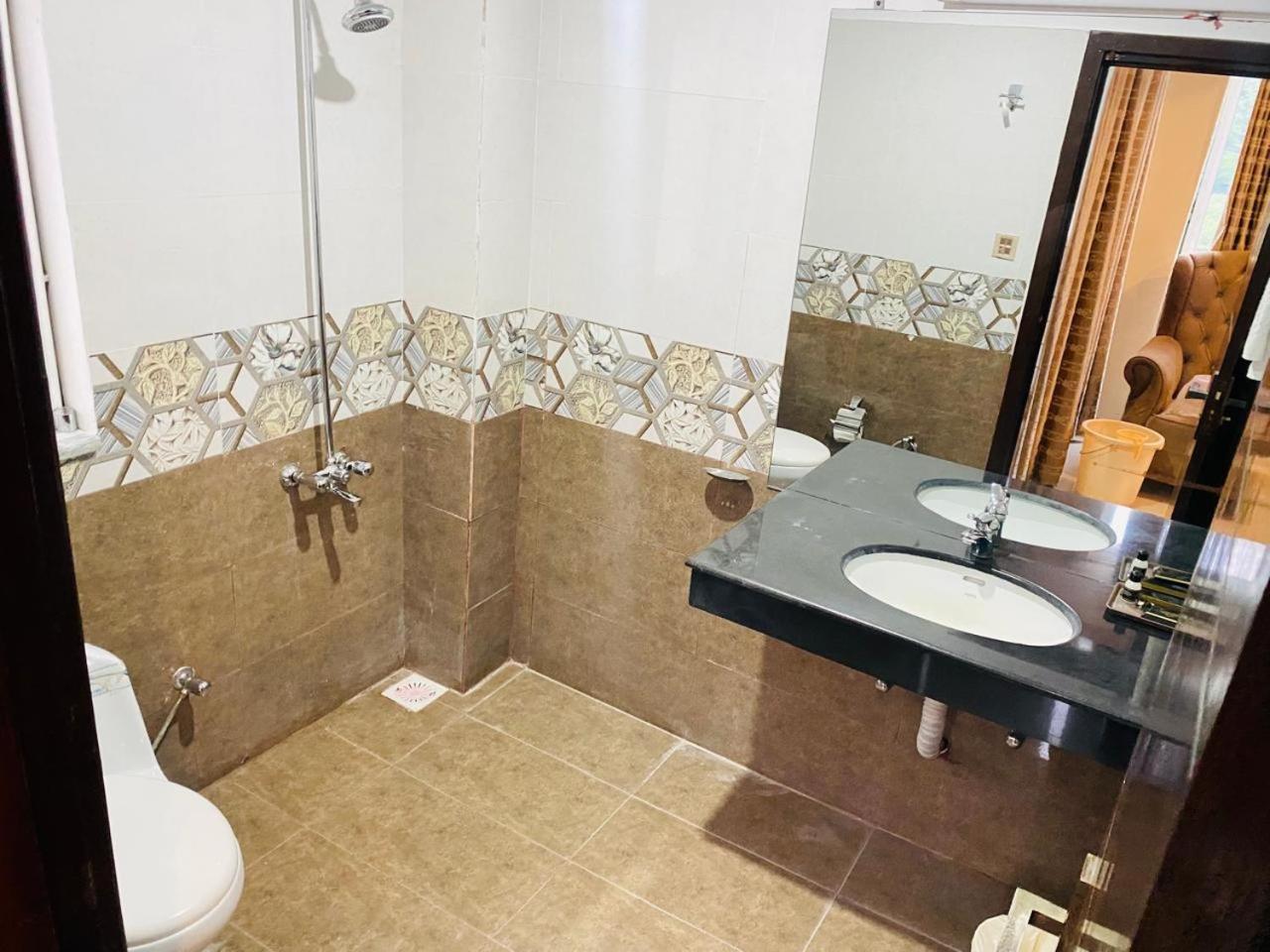 Manila Heights Hotel Naran Eksteriør billede