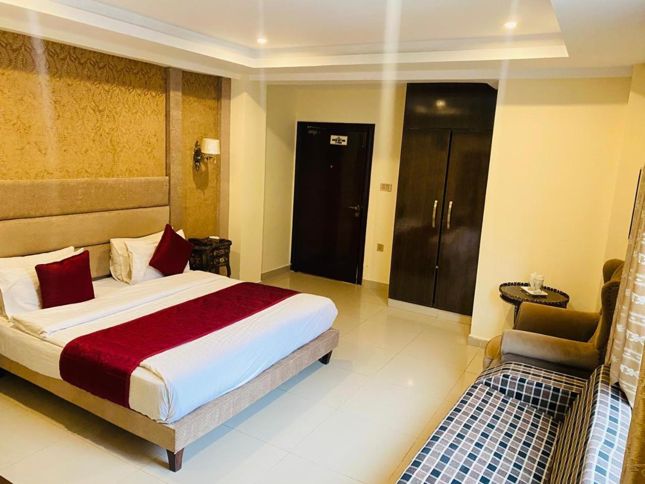 Manila Heights Hotel Naran Eksteriør billede
